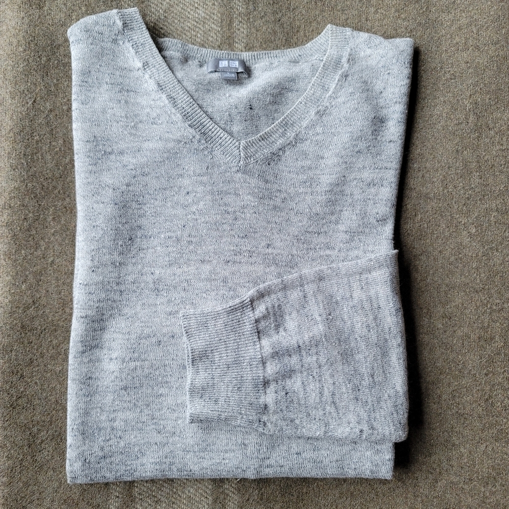 Men's Heather Gray Uniqlo Linen V-Neck Sweater